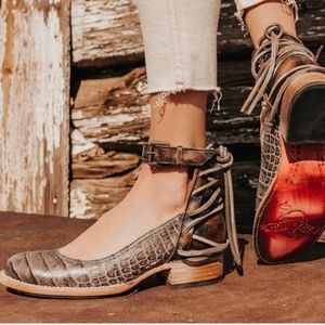 Freebird Marlon Gray Croc Embossed Leather, Never Worn! So 9